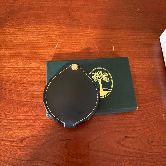 Levenger Pocket Magnifying Glass with Leather Case - Picture 4 of 5
